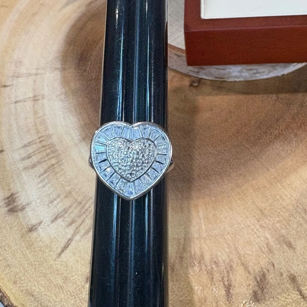 Silvertone Heart Ring 🩶